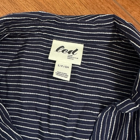 Led Women’s Collared TShirt Mini Dress Size Small Navy and White Pinstripes - Picture 2 of 6